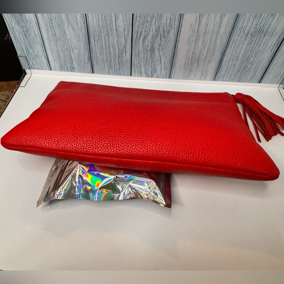 Kate Spade Red Gia Larchmont Avenue Logo Pebble Leather Clutch w tassel - EUC - Picture 5 of 10